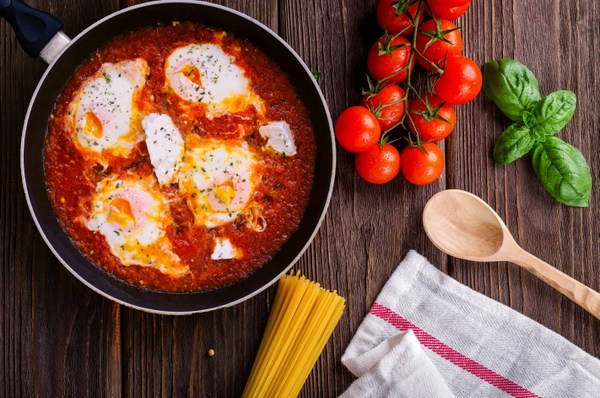 black frying pan with spaghetti